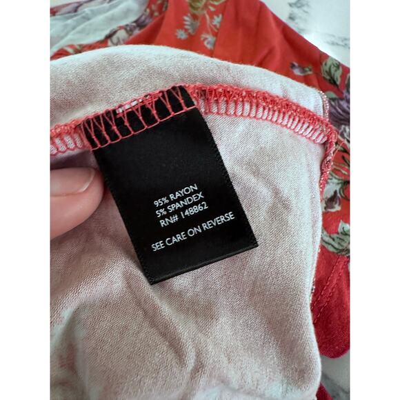 Torrid Red Floral Babydoll Button-Front Super Soft Top - Picture 4 of 4